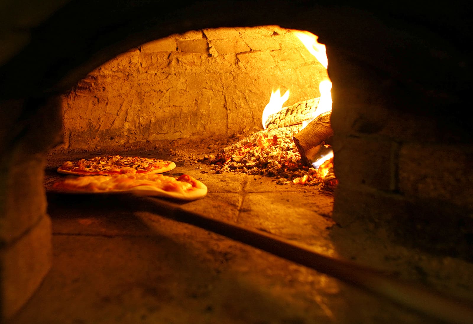 Top-10 Pizza Restaurants in St. Louis - April 2024