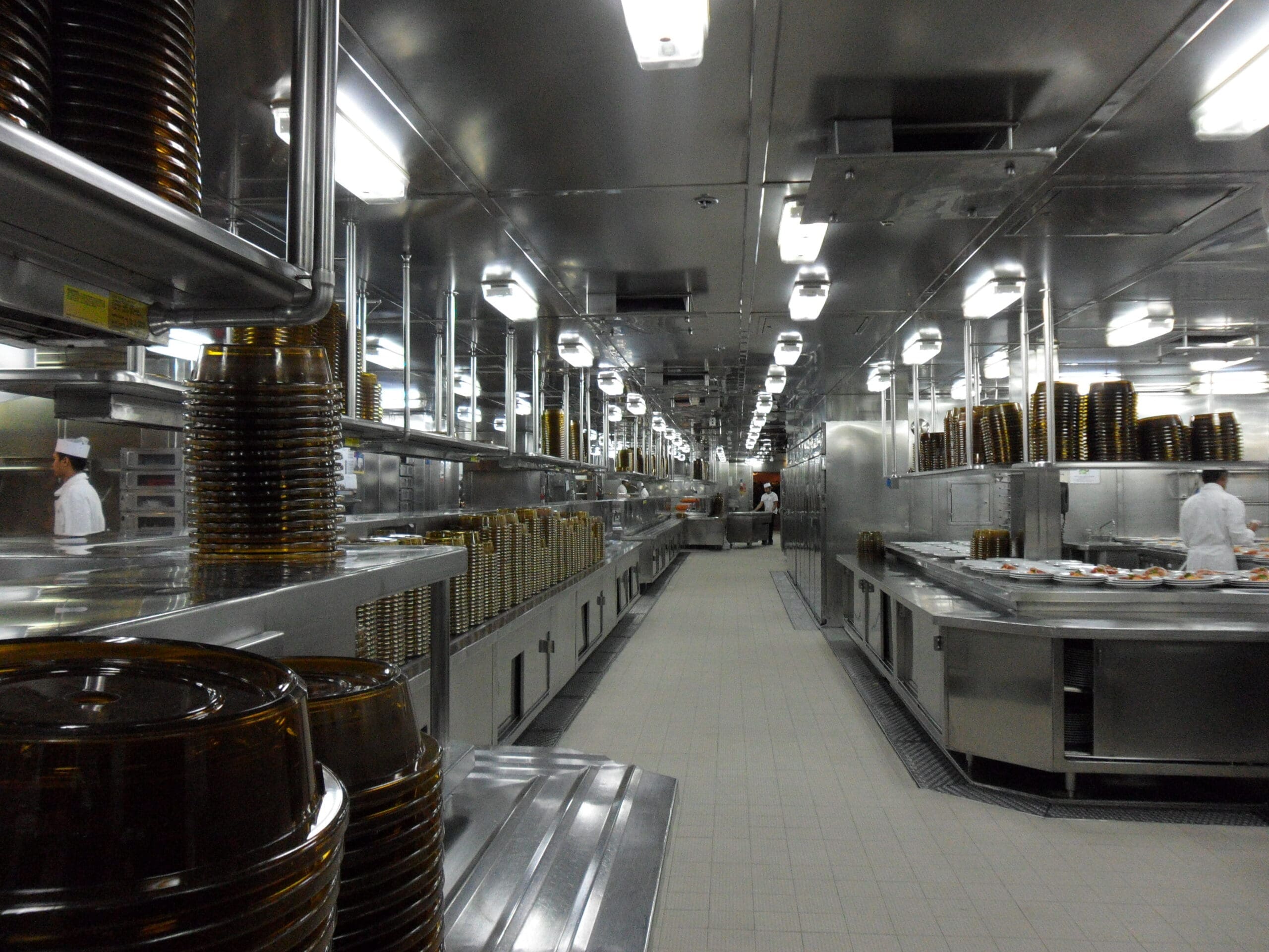 At Sea, the Restaurant Is the Main Stage: Dining as the New Entertainment 2 Cruise Ship Kitchen1 scaled